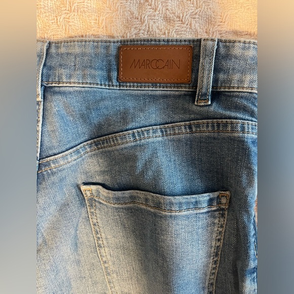 Made from soft Candiani denim, the slim-fit jeans are extremely comfortable. - Picture 3 of 6